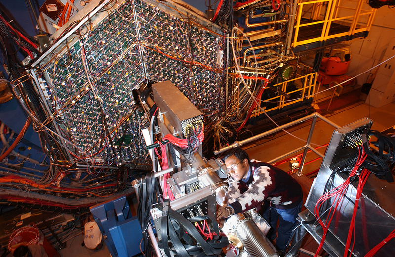 Illustration for article titled Inside the Most Futuristic Science Labs in the World